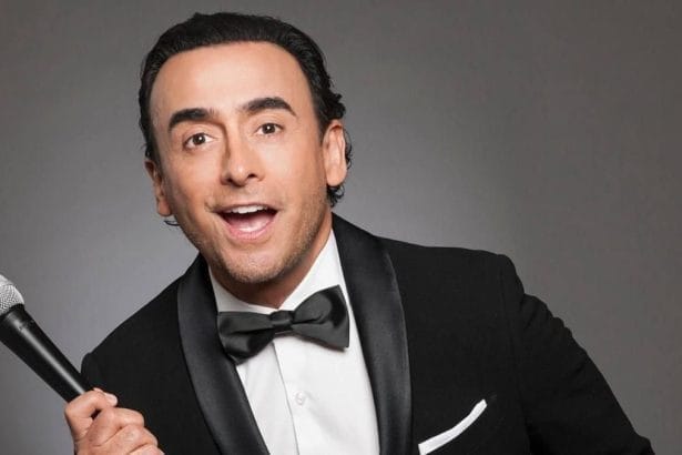 Adal Ramones en El Salvador