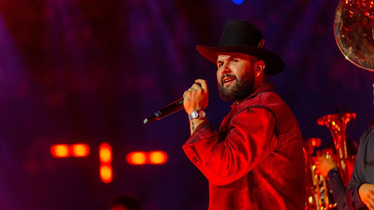 Presentación de Carin León en Supernova Génesis